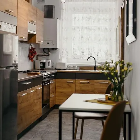 شقة Miodownik مينزليجة